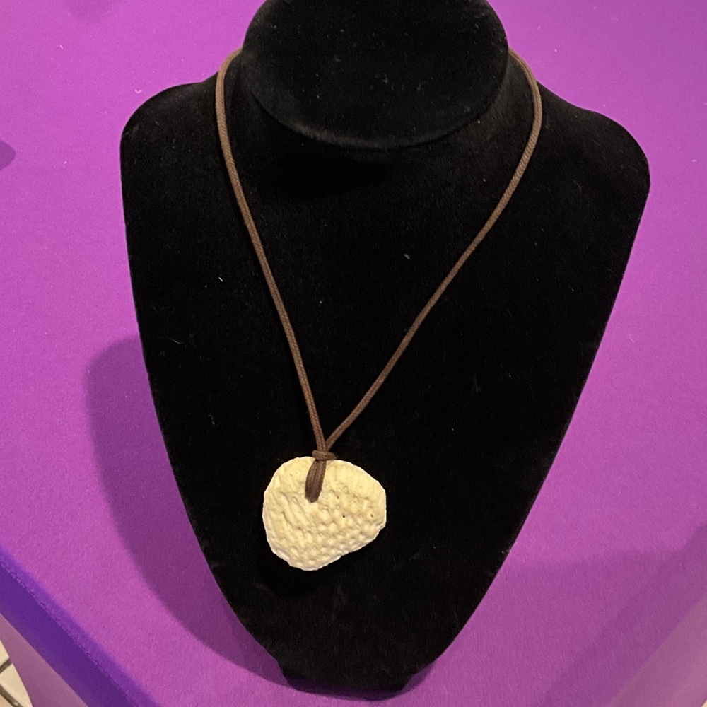 Elegant Cream Pendant Necklace